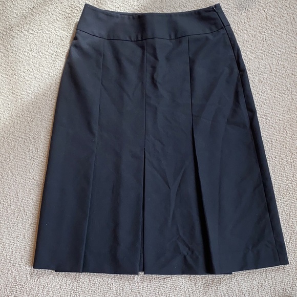 Pleated skirt. - Picture 6 of 7